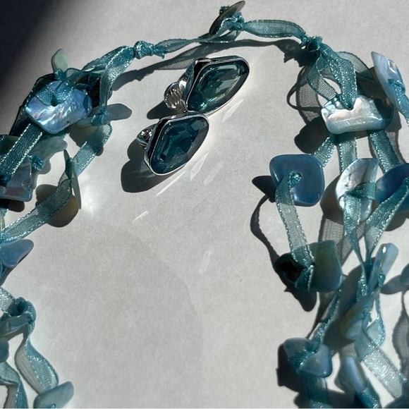 Vintage HMN Aquamarine Clip On Earrings And 15” Triple Strand Shell Necklace - Picture 4 of 8